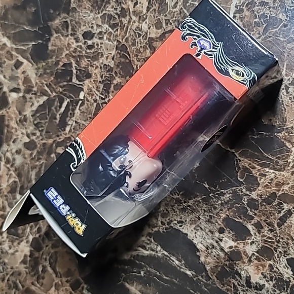 Hocus Pocus LOT (Mary Sanderson) Mug & POP Pez dispenser - Picture 9 of 12